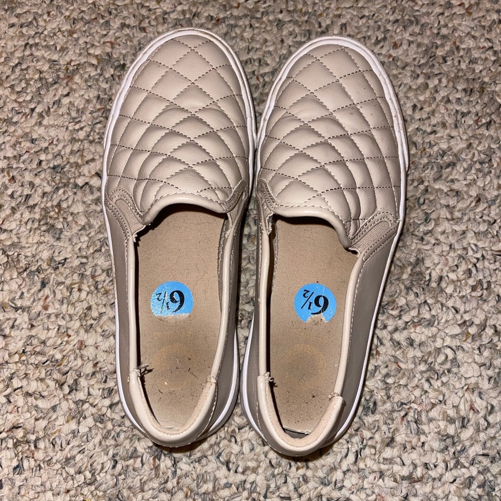 G by Guess sneakers. Good condition. size 6 1/2